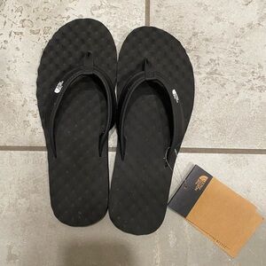 NEW WITH TAGS The North Face Black Flip Flops Women’s Size 9